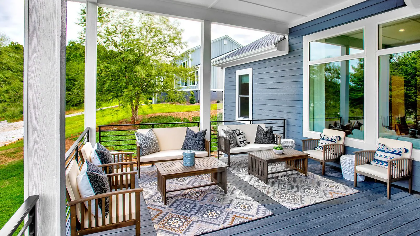 Charleston II Outdoor Living Space